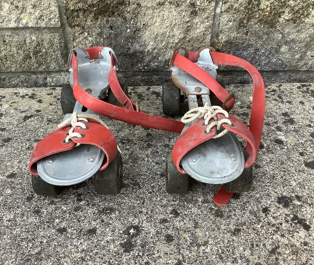 VINTAGE METAL ADJUSTABLE ROLLER SKATES ~ DISPLAY PROP