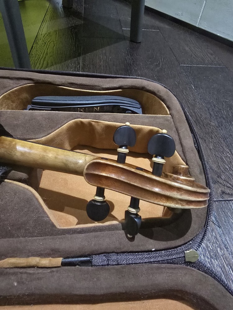 Universal 3/4 Student Violin KUN-Made in Canada