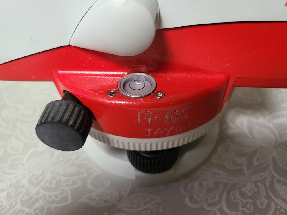 Leica NA724 Automatic Optical Level with Case Pre Owned Used