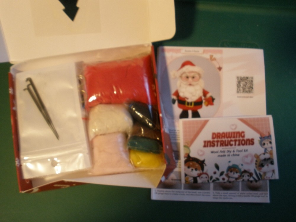 NEW Opened Contents Sealed Wool Felt DIY & Tool Kit SANTA
