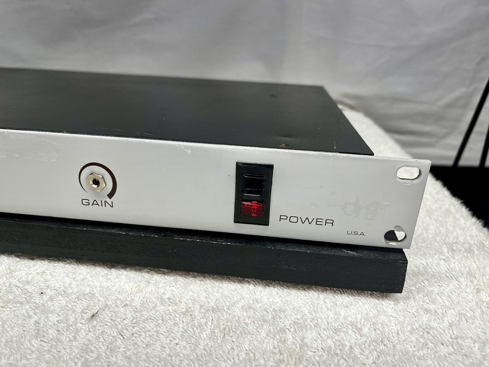 Shintron model 201 rackmount Audio Distribution Amplifier DA