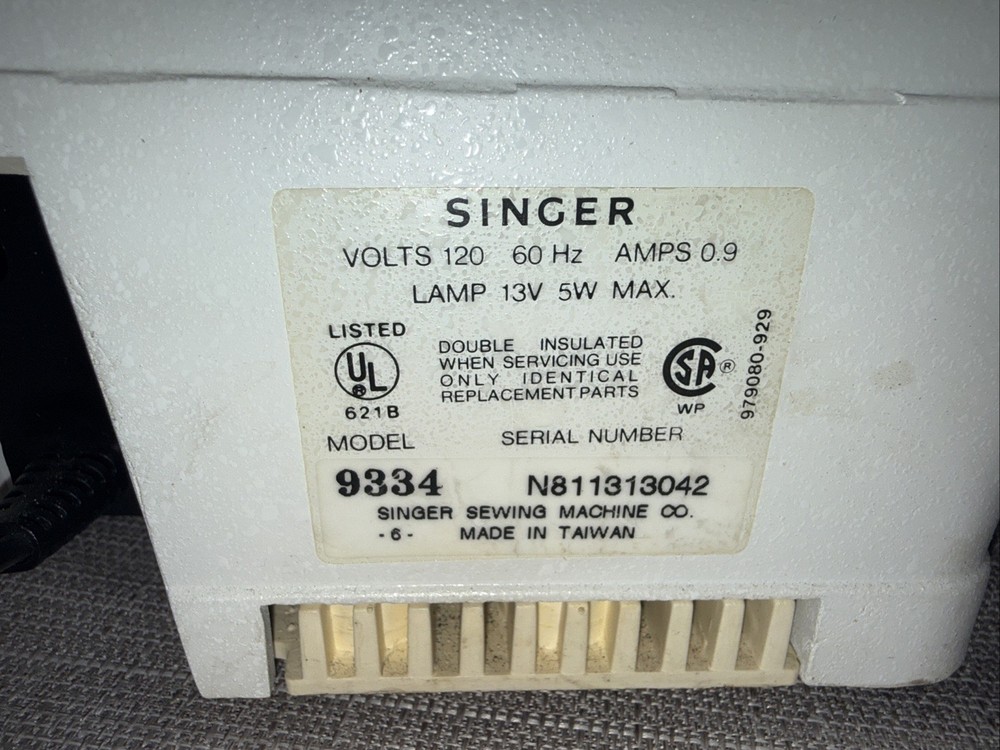 Singer LCD Model 9334 Sewing Machine