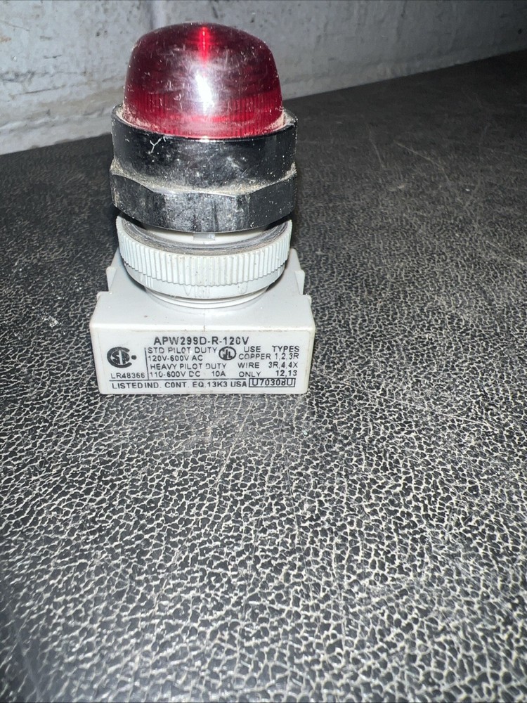 IDEC APW299D-R-120V Red Pilot Light