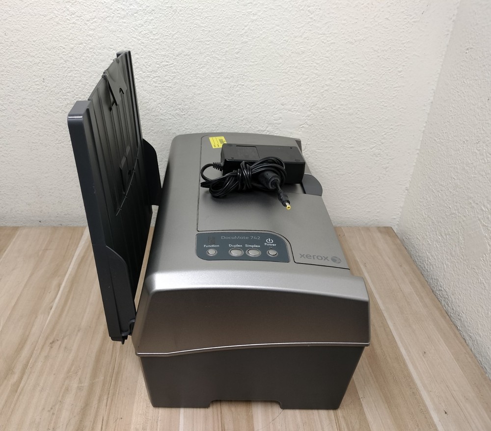 Xerox DocuMate 742 24 bit 600 dpi Duplex Document Scanner