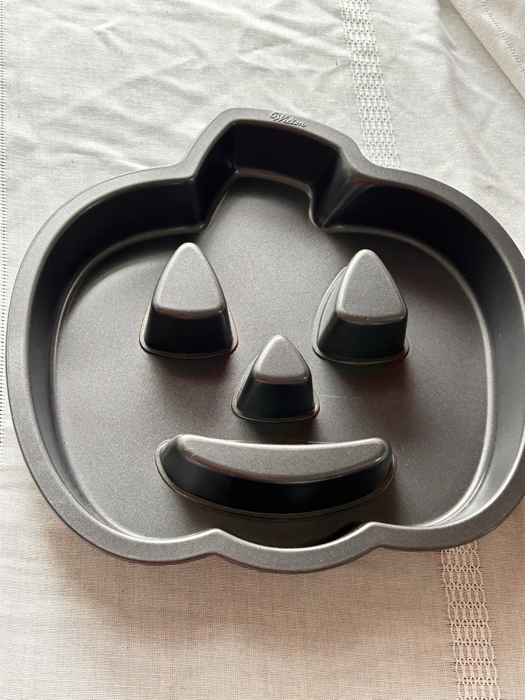 Wilton Cake Pan Jack O Lantern Non Stick Pumpkin Halloween Fall