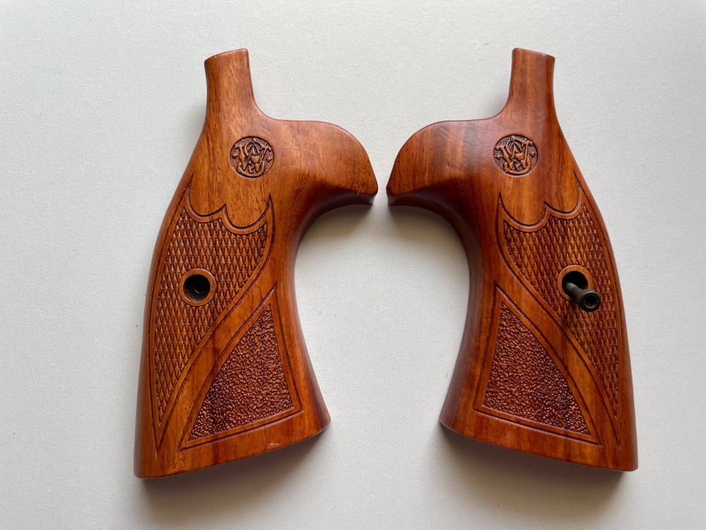 Cool Grip for S&W K/L Frame Round Butt 686 Checkered Opened Back