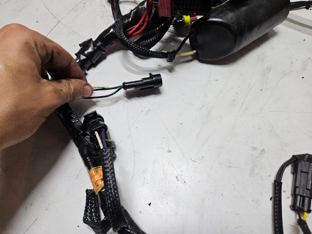 OEM Evinrude E-Tec Wiring harness 0586863 Freshwater