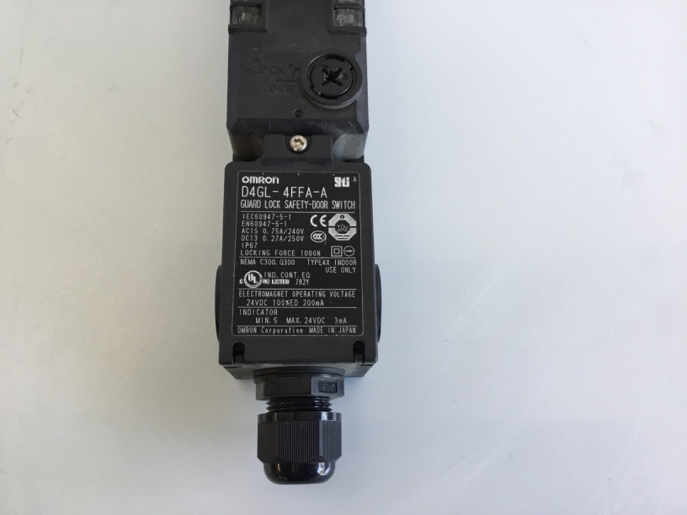 Omron D4GL-4FFA-A Guard Lock Safety Switch Great used item