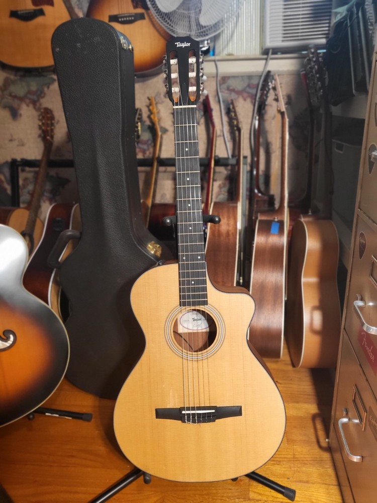 Taylor 112ce-N Grand Concert A-E Nylon String Guitar