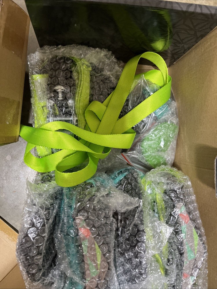 SLACKERS TREE CLIMBERS. AGES 5+