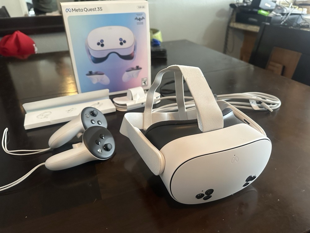 Meta Quest 3S 128GB VR Headset Batman Arkham Shadow Edition