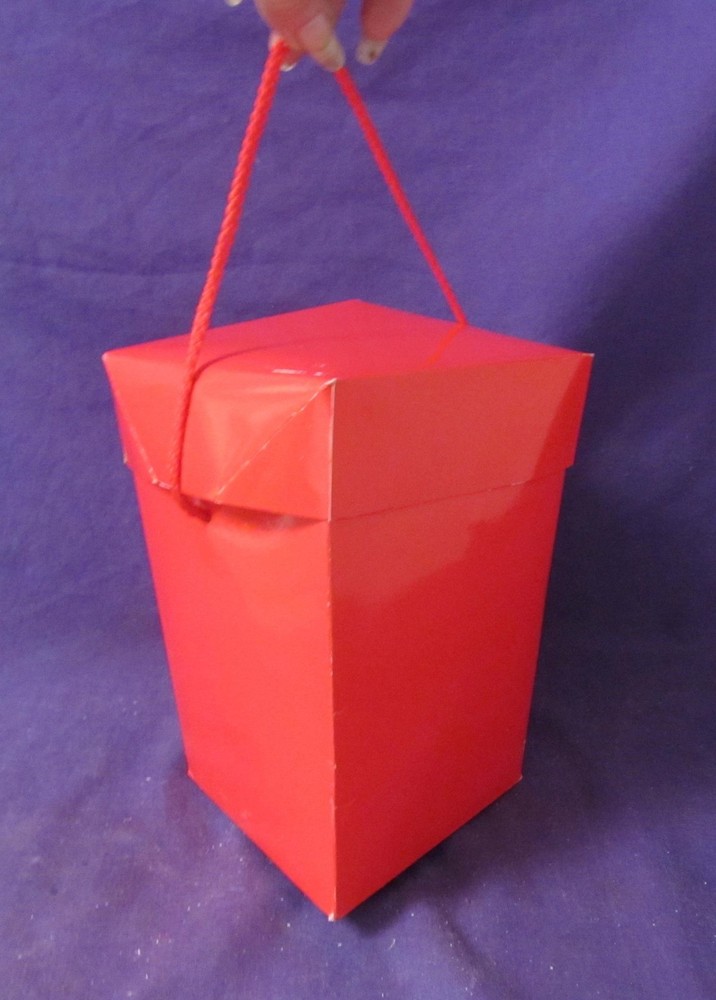 Gift boxes with lid and rope handle Red stiff paper tall