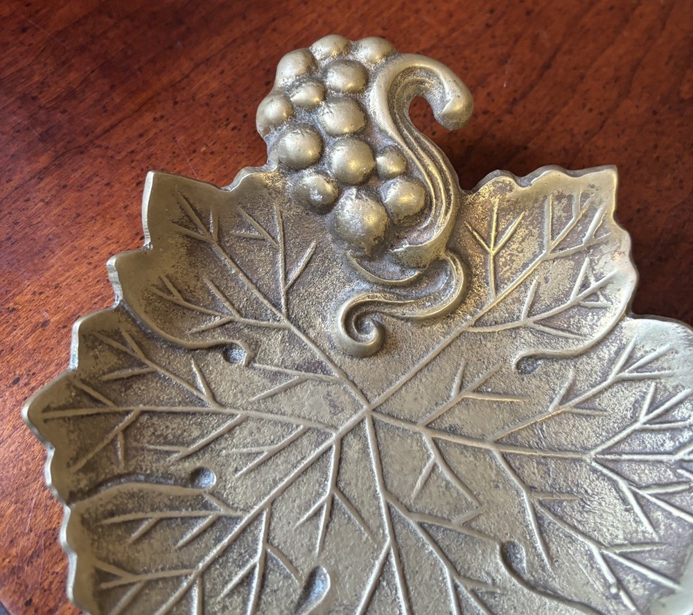 Vtg. Brass Grape Leaf & Grape Cluster Trinket Dish - 5.5” X 4.75”