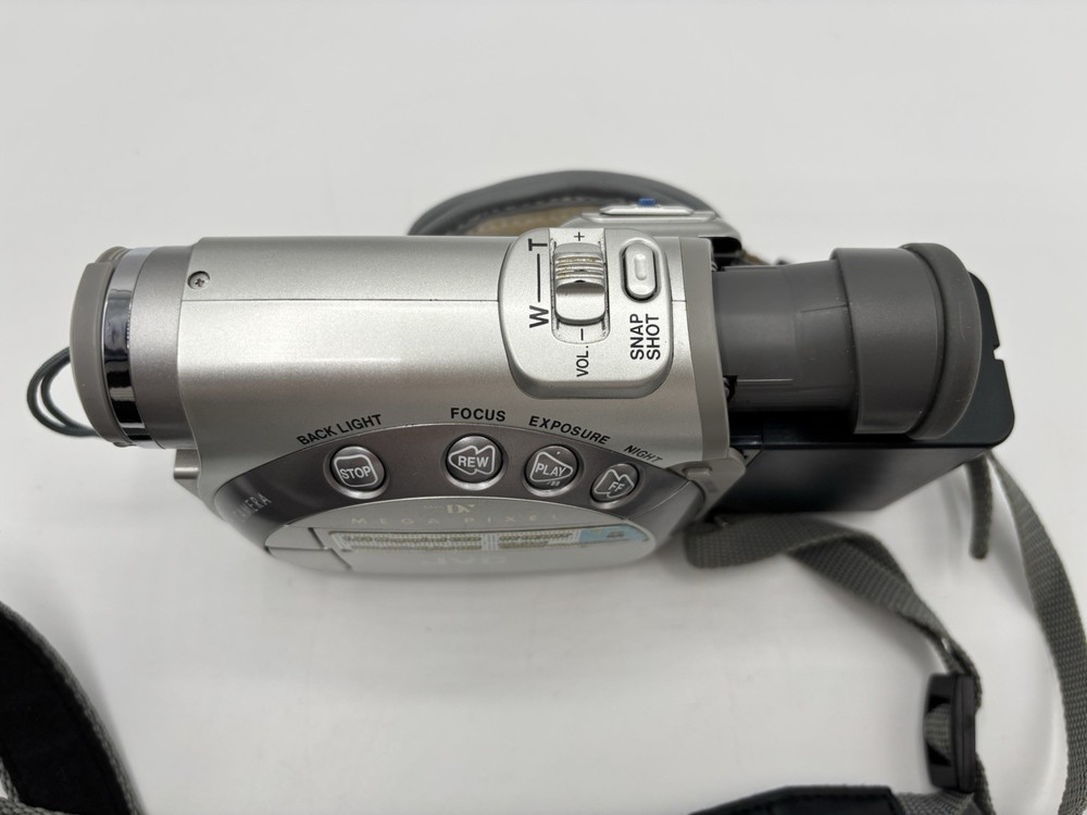 JVC GR-D200EK Handheld MiniDV Camcorder Silver