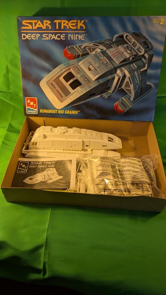 AMT-ERTL STAR TREK Deep Space 9 RUNABOUT Model Kit Plus DS9 Technical Manual