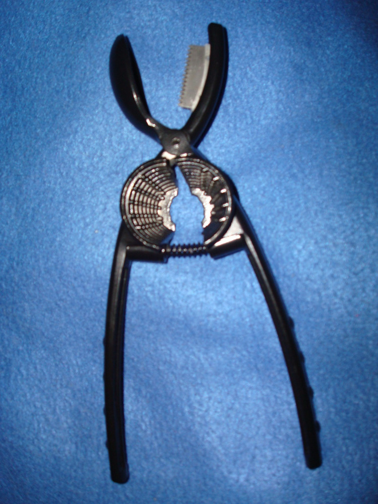 Nut Cracker with Chestnut Cutter - Spring - Metal Walnut Cracker & Blade Cutter