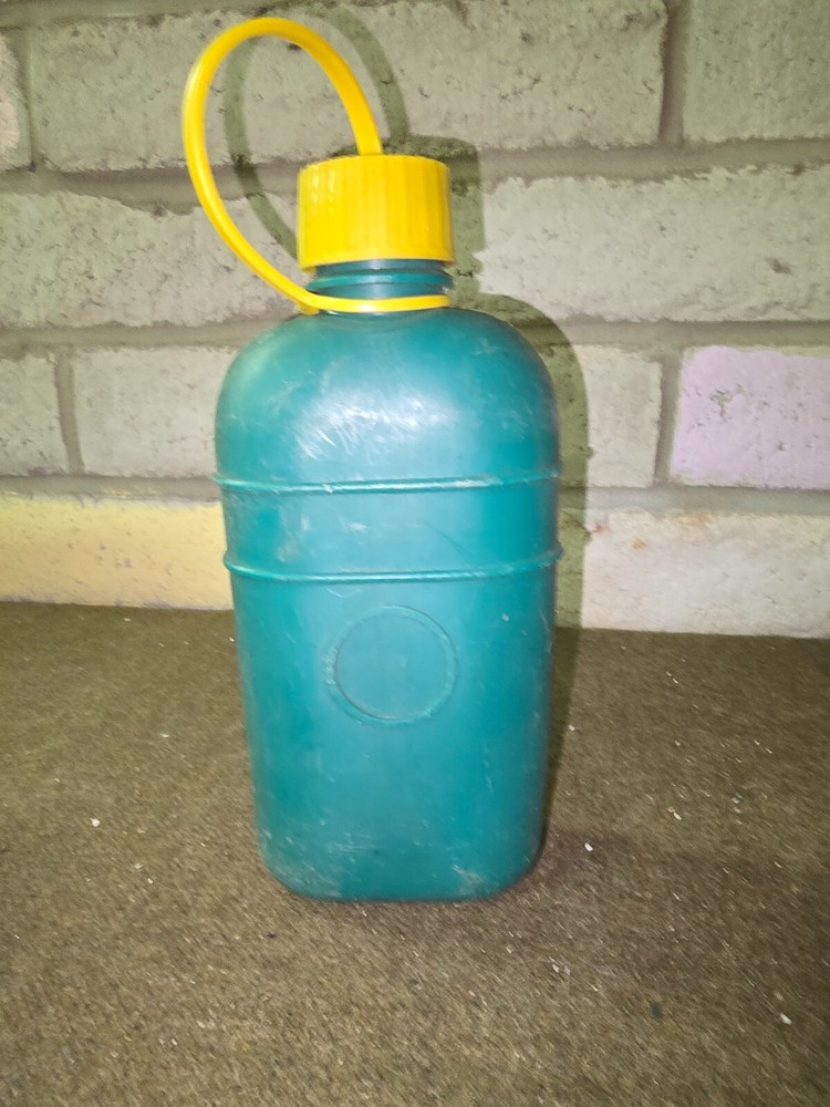 Vintage 1 Quart Green Canteen