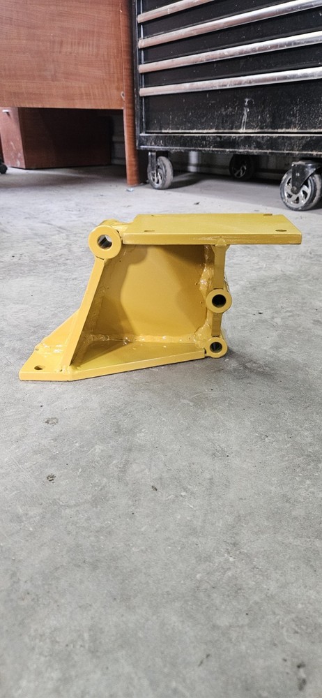K269-261 Kenworth Replacement Part A/C Compressor Mount Bracket For C15 CAT