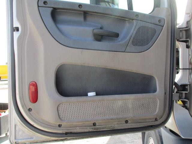 For 2017 FREIGHTLINER CASCADIA 113-125 DOOR ASSEMBLY Left , FL
