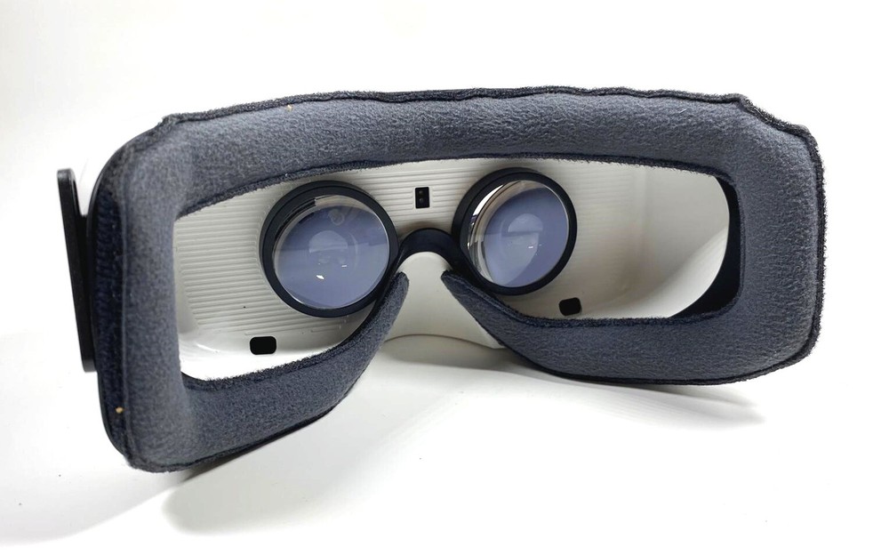 Samsung Gear VR Virtual Reality Headset (Missing Cable)