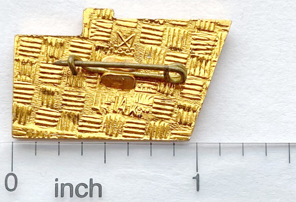 USSR SOVIET PIN BADGE. LENIN'S HUT-MUSEUM