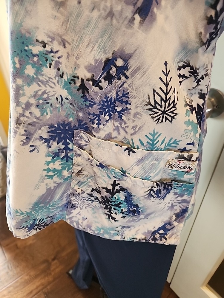 Lifestyle Elastic Drawstring Medium Snowflake Scrub Set