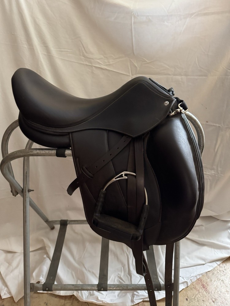 Voltaire Dreassage Saddle 17.5 Medium
