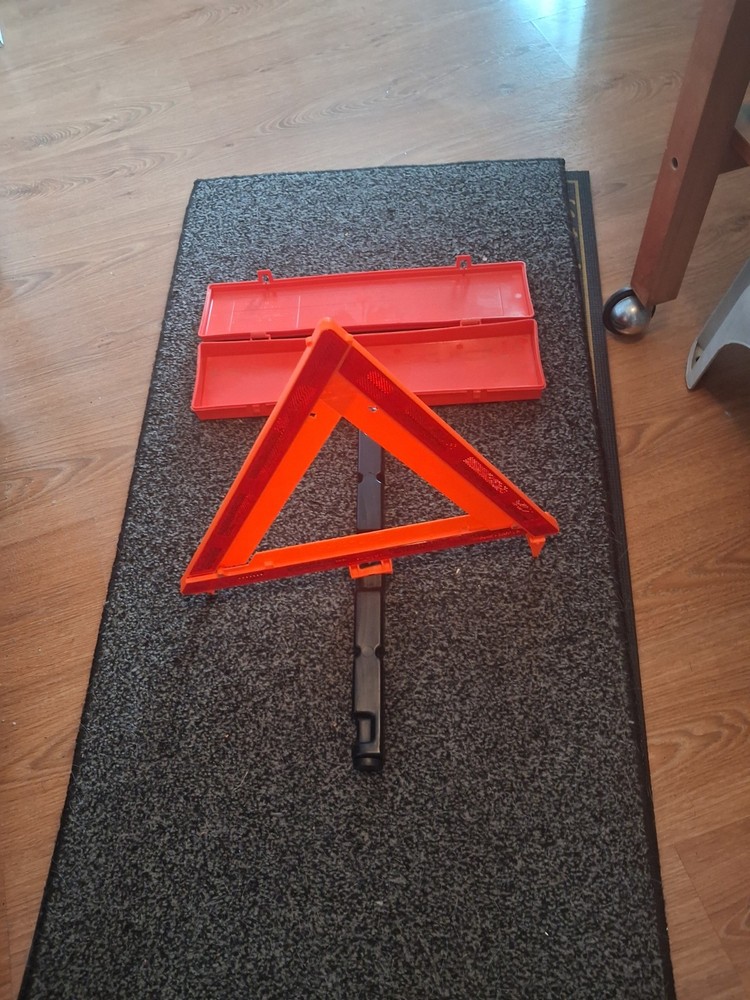 Sate-Lite Auto Safe Safety Triangle