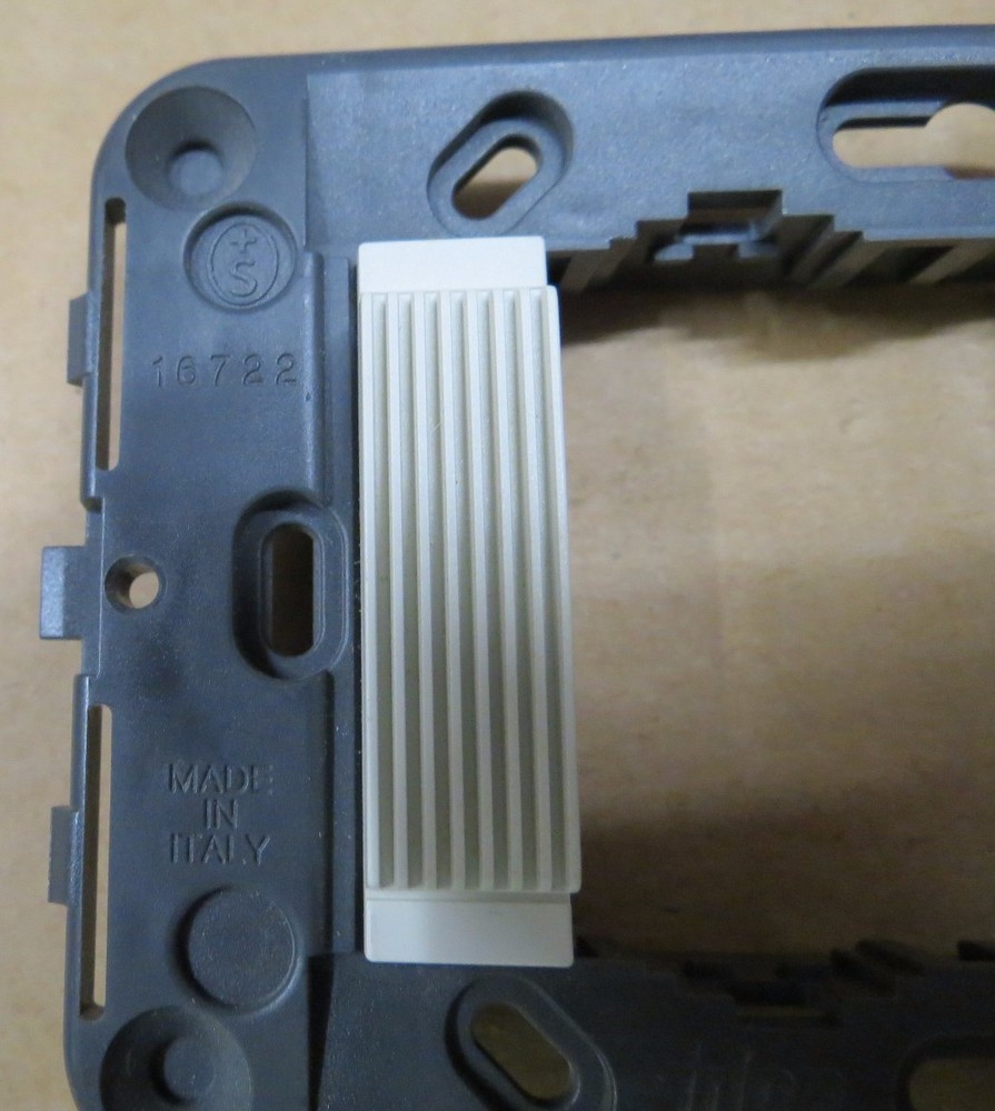 IDEA VIMAR MOUNTING FRAME with SMOOTH FRONT, 2 MODULES, WHITE #16722.L.B