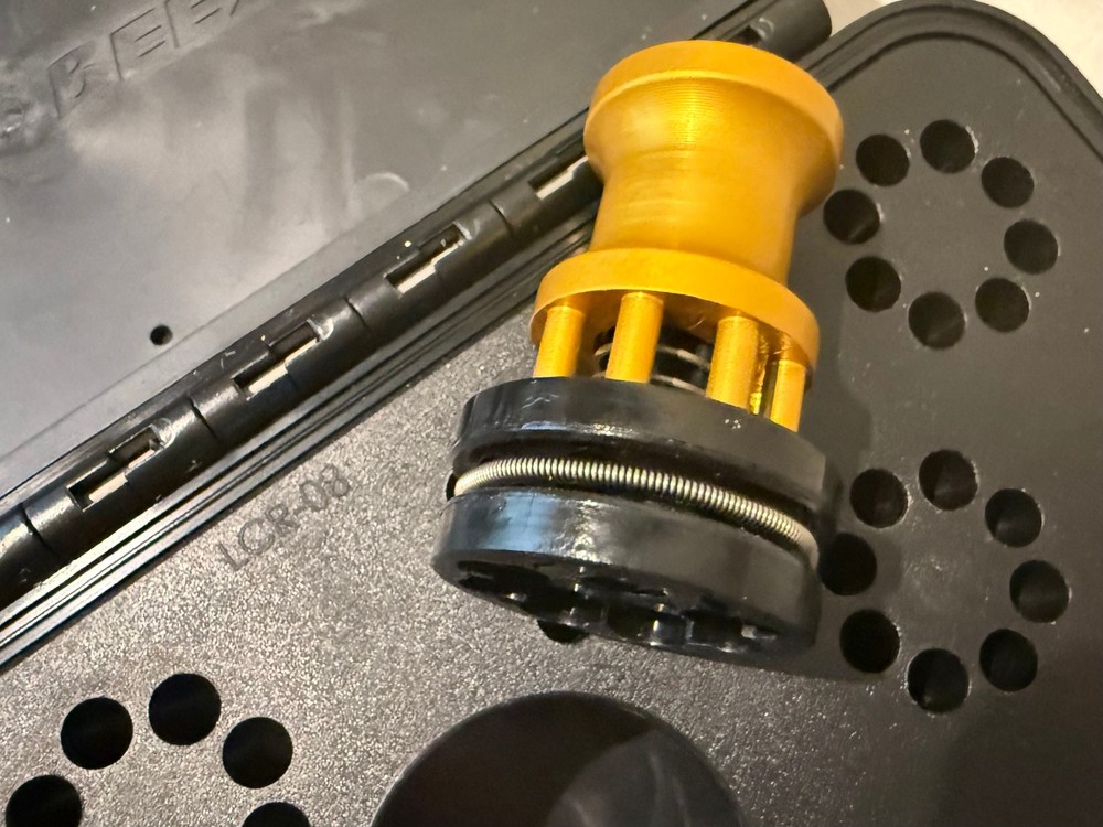 SPEED BEEZ® LCR-08 22LR 8-Shot speed loader and loading Case. MINT Condition