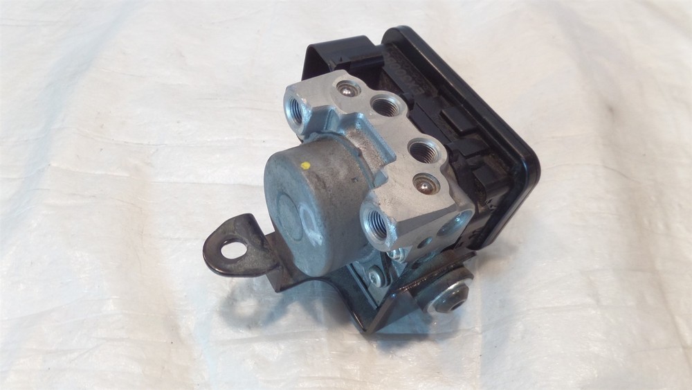 2013 & 2014 Kawasaki EX300 Ninja 300 ABS Brake Pump Module Modulator Unit