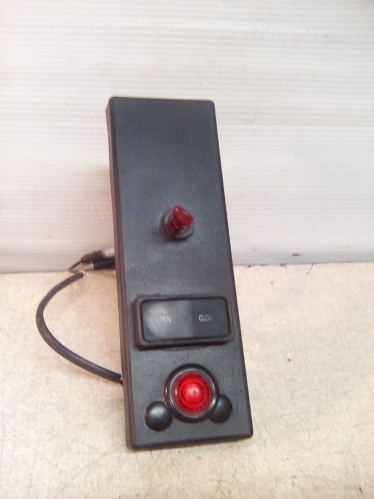 International 16867673 Switch/Dash Panel