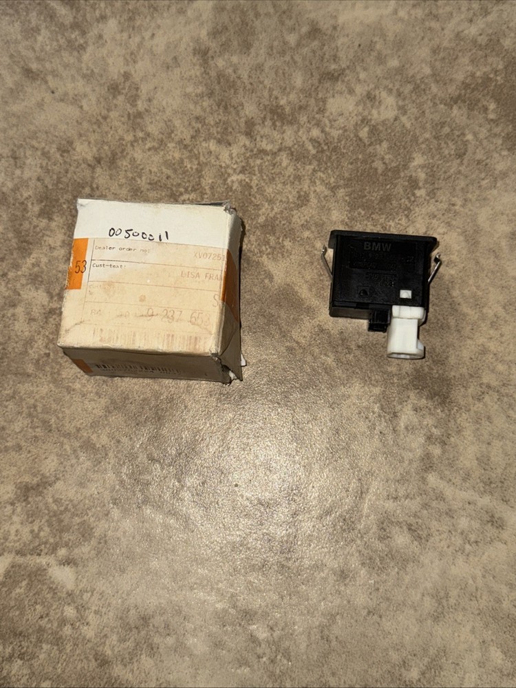 Genuine BMW USB / Auxiliary Input Socket 84109237653