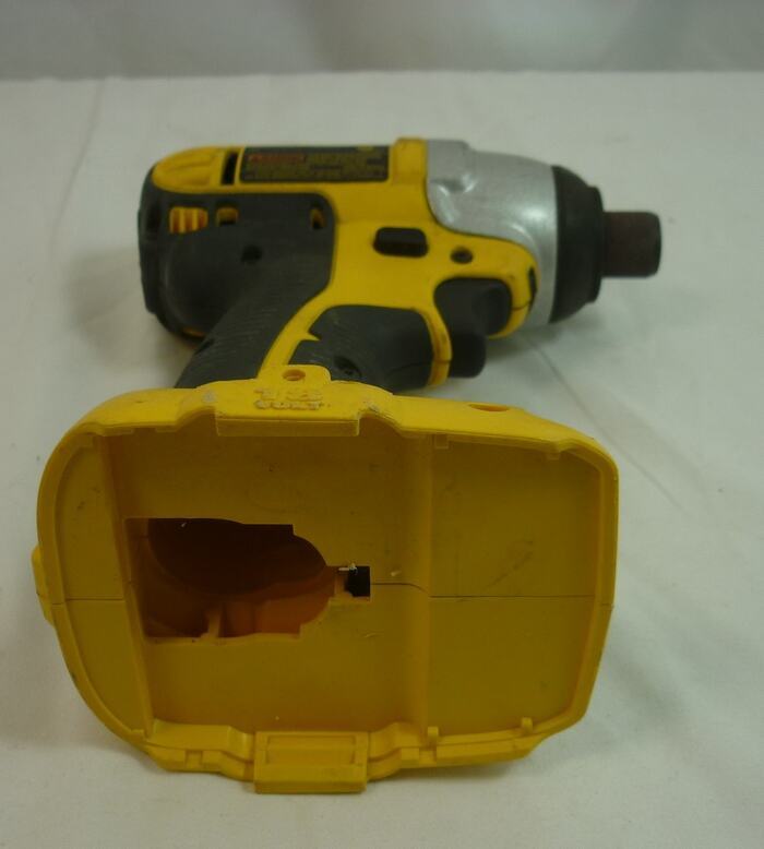 Dewalt DC825 1/4" Cordless Impact Driver Type 3 25E018