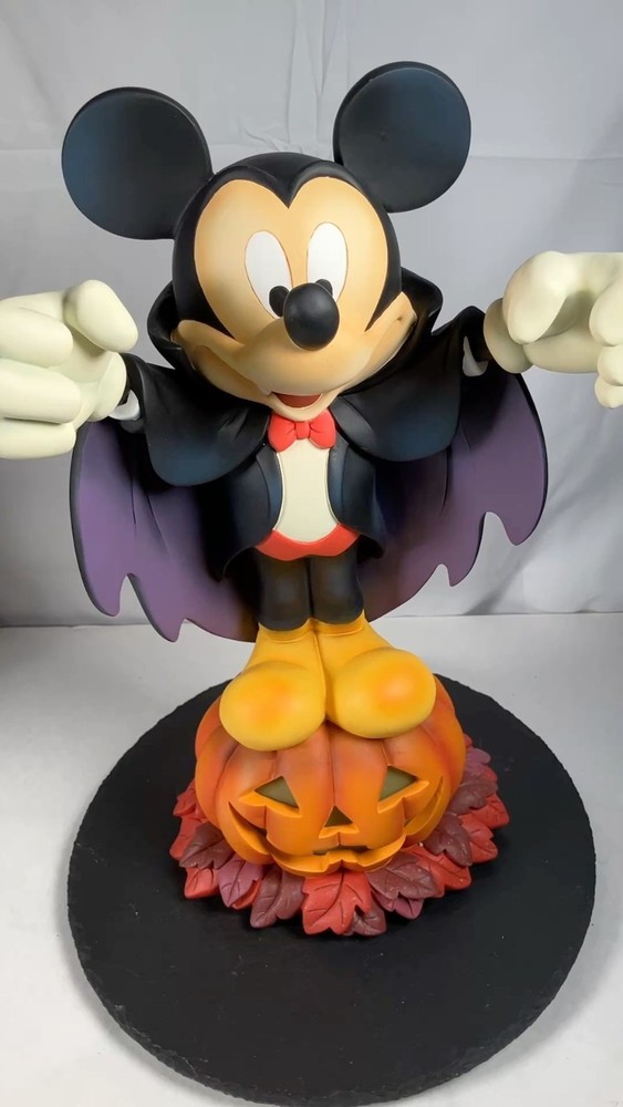 Disney Store Halloween Mickey Mouse Vampire Light Up Dracula Jack-o'-lantern Box