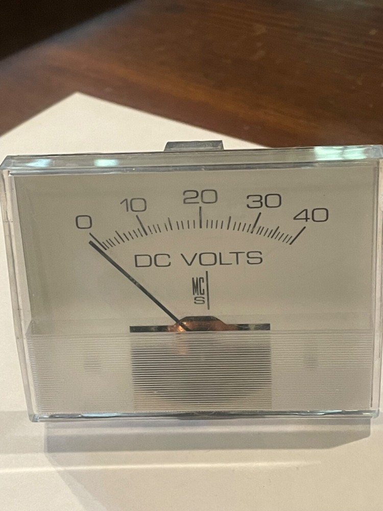MCS 0-40 DC VOLTS PANEL METER, PANEL FACE: 3.21" LENGTH X 2.45" HEIGHT