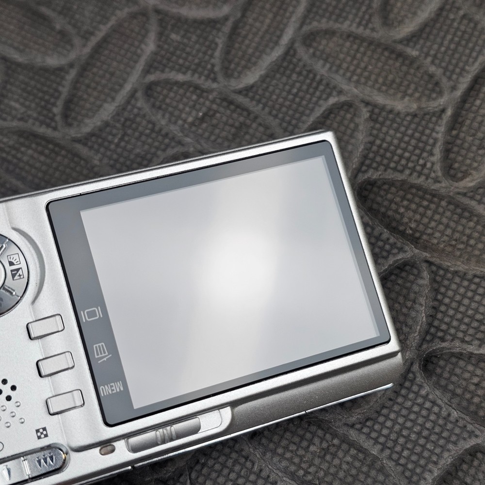 Hitachi HDC-856E Digital Compact Camera 8.0MP 3x Optical Zoom Silver - Untested