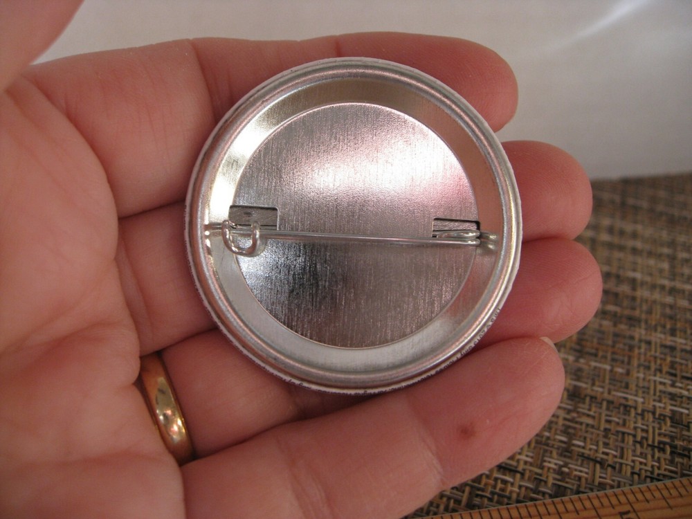 Breaking Bad Button - Approx. 1¾ - Heisenberg / Face w/ Hat & Sunglasses - 2013