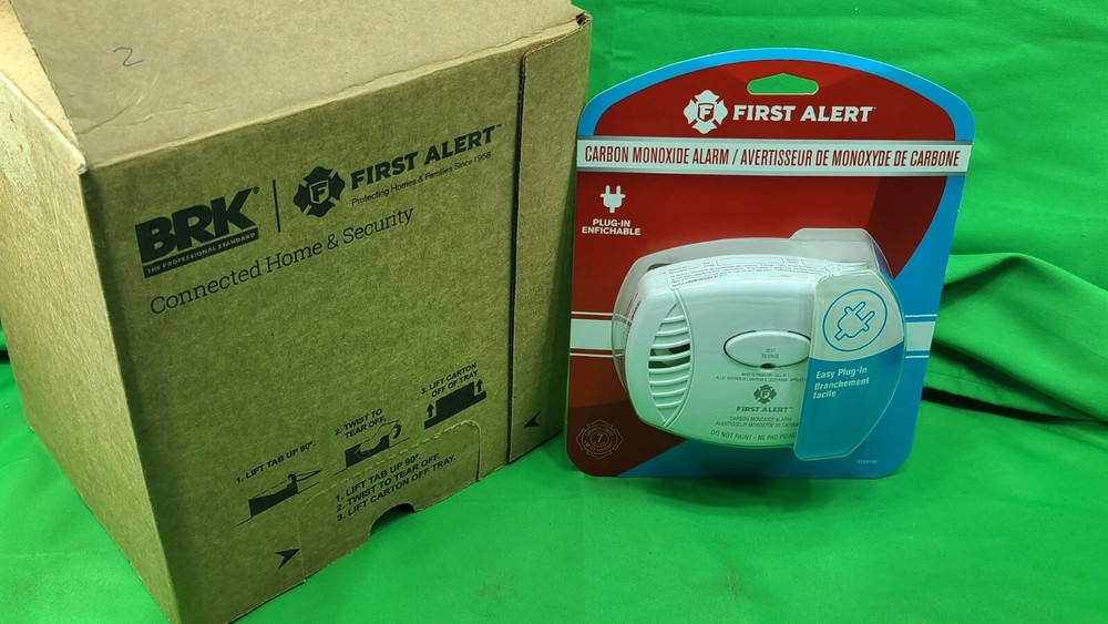 FIRST ALERT C0600 Plug-In Carbon Monoxide Detector