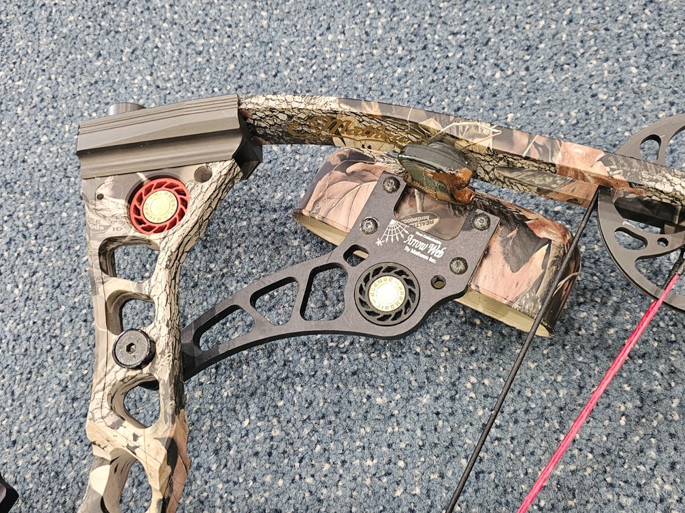 Mathews Switchback XT Compound Bow 70# Draw Weight Right Hand w/ Case