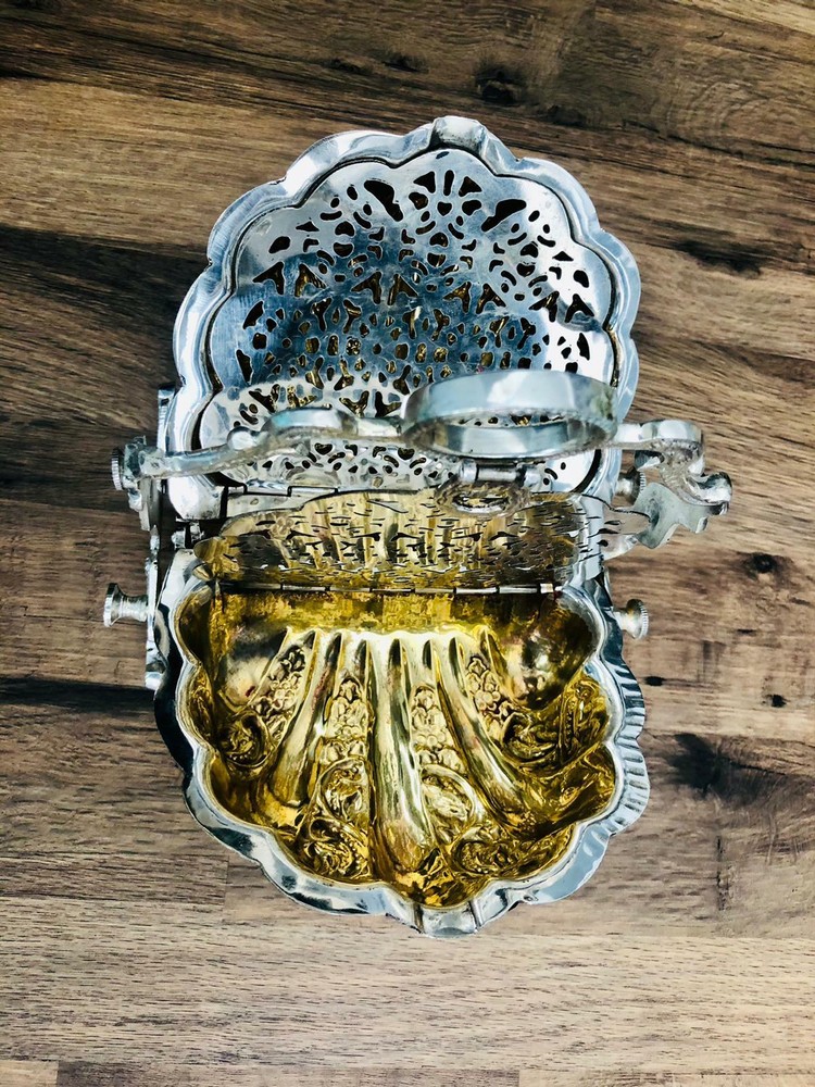 Victorian style Silver Plated Shell Folding Biscuit Box (used-no returns)