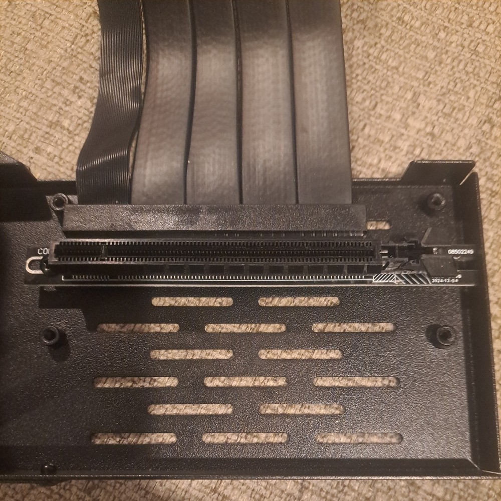 Lian Li VG4-4-V2X UNIVERSAL 4- SLOTS VERTICAL GPU KIT Mount (Gen 4 Riser) Black