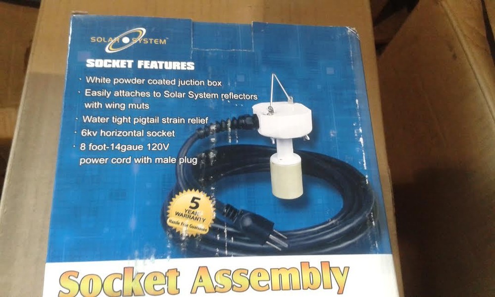 SOLAR SYSTEM  COCKET FEATURES, SOCKET ASSEMBLY  WITH 8 FT  POWER CORD 6Kv SOCKET