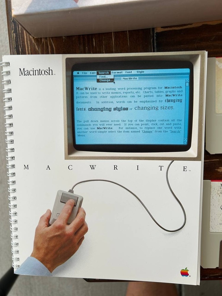 Apple Macintosh MacWrite. MacPaint. Mac software 1984 128K