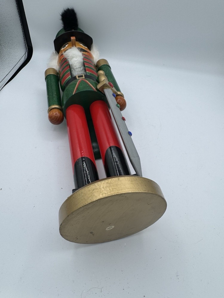 20 Inch Tall Nutchlracker Guard