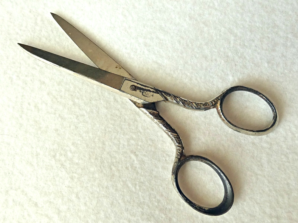 Vintage D. PERES Solingen Germany Sewing Embroidery Scissors 5"