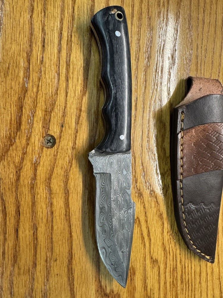 Damascus steel knife with sheath
