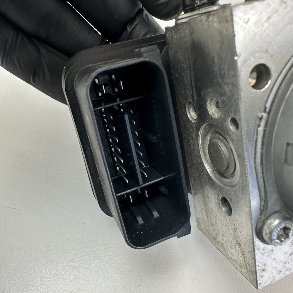 Yamaha XSR700 2016 ABS pump block modulator B34-85930-08