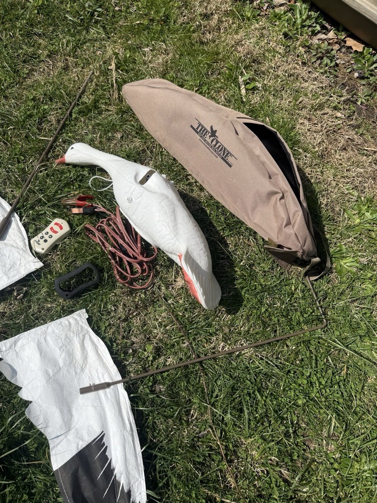 Higdon Outdoors Clone Snow Goose Decoy Flapping Motion With Remote Speed Control