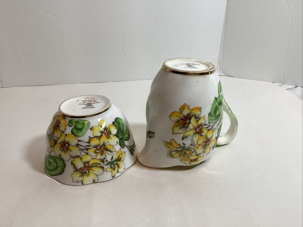 “Salisbury” ‘Geranium’ Creamer & Sugar Bowl Set, England